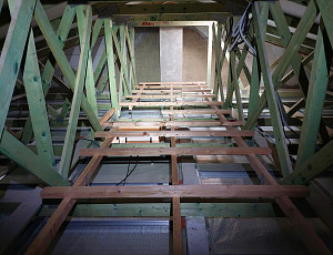 Zateplení stropu rodinného domu pomocí foukané izolace